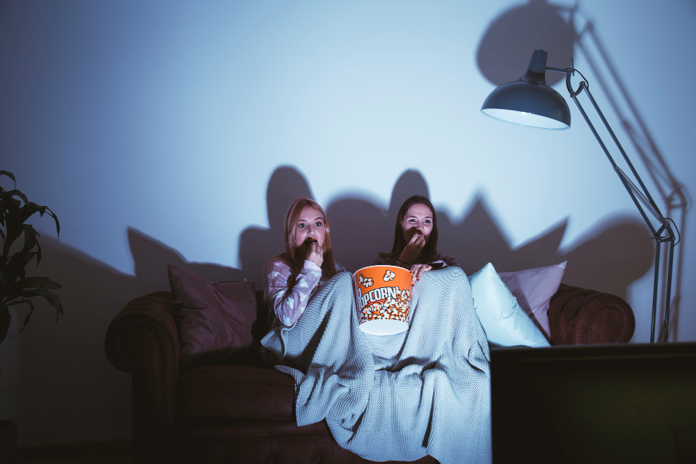 Filmų vakaras namuose: kaip susikurti tikrą kino atmosferą?