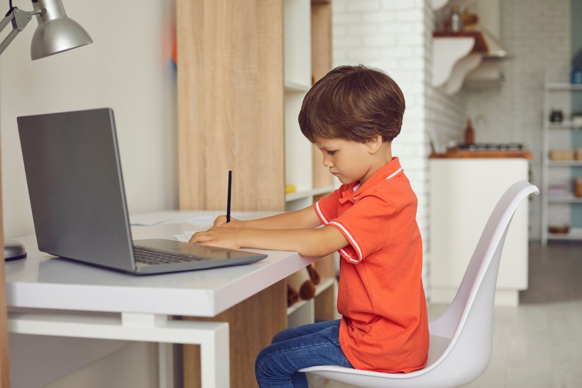 Vaikų apsauga internete: kokias programėles ir nustatymus rekomenduoja specialistai